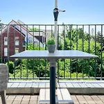Baltischer Hof 51 *