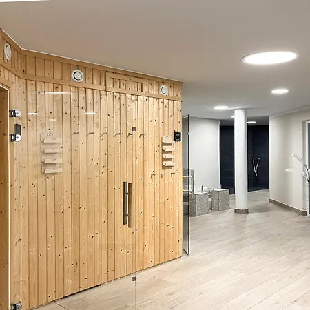 Baltischer Hof 51 *